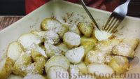 Фото приготовления рецепта: Картофель, запечённый в духовке, с сыром - шаг №8