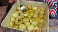 Фото приготовления рецепта: Картофель, запечённый в духовке, с сыром - шаг №9