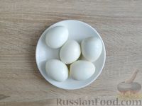 Фото приготовления рецепта: Яйца, фаршированные сыром и крабовыми палочками - шаг №3