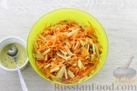 Фото приготовления рецепта: Салат с морковью, мандаринами, яблоком и грецкими орехами - шаг №7
