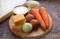 Фото приготовления рецепта: Закусочный вафельный торт "Мимоза" с рыбными консервами, морковью и сыром - шаг №1