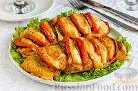 Фото приготовления рецепта: Гармошка из куриного филе с грибами, помидорами и сыром - шаг №12