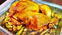 Фото к рецепту: Курица гриль на вертеле с запечённым картофелем в духовке