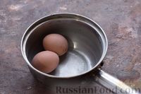 Фото приготовления рецепта: Рулетики из теста фило, с крабовыми палочками, шпинатом, яйцами и сыром - шаг №4