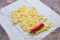 Фото приготовления рецепта: Рулетики из теста фило, с крабовыми палочками, шпинатом, яйцами и сыром - шаг №9