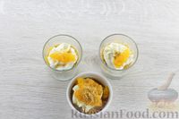 Фото приготовления рецепта: Творожный десерт с печеньем и карамелизированными мандаринами - шаг №13