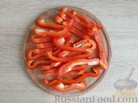 Фото приготовления рецепта: Куриные рулетики с болгарским перцем и помидорами, под сыром (в духовке) - шаг №6