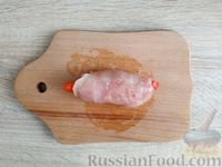 Фото приготовления рецепта: Куриные рулетики с болгарским перцем и помидорами, под сыром (в духовке) - шаг №10