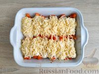 Фото приготовления рецепта: Куриные рулетики с болгарским перцем и помидорами, под сыром (в духовке) - шаг №15