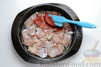 Фото приготовления рецепта: Жаркое-запеканка из рыбы с луком и салом - шаг №6