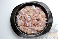 Фото приготовления рецепта: Жаркое-запеканка из рыбы с луком и салом - шаг №8