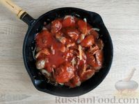 Фото приготовления рецепта: Куриная печень, тушенная в томатно-соевом соусе с мёдом - шаг №12