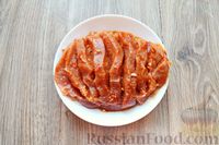 Фото приготовления рецепта: Гармошка из свинины в пикантном маринаде, с апельсинами - шаг №4