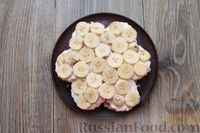 Фото приготовления рецепта: Торт из зефира с бананами, киви и сметанным кремом - шаг №6