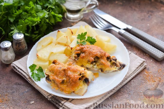 Рыба, запеченная с картофелем, грибами и сыром: простой рецепт вкусного обеда
