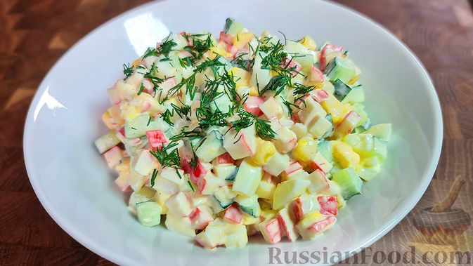 Крабовый салат: рецепт и способы приготовления