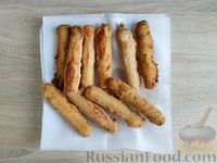 Фото приготовления рецепта: Крабовые палочки в кляре и манной панировке, жаренные во фритюре - шаг №11