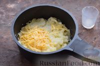Фото приготовления рецепта: Котлеты-лодочки из мясного фарша и капусты с картофельным пюре - шаг №11