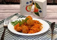 Фото приготовления рецепта: Спагетти с фрикадельками и сыром в томатном соусе (на сковороде) - шаг №14