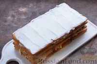 Фото приготовления рецепта: Закусочный торт из крекеров с тунцом, маринованными огурцами, яйцами и сыром - шаг №12
