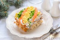 Фото приготовления рецепта: Закусочный торт из крекеров с тунцом, маринованными огурцами, яйцами и сыром - шаг №15