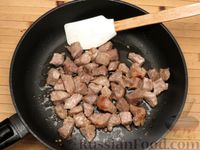 Фото приготовления рецепта: Гречка с мясом (на сковороде) - шаг №3