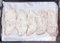 Фото приготовления рецепта: Куриные отбивные с ананасами и сыром (в духовке) - шаг №5