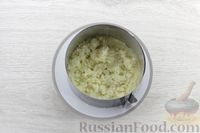 Фото приготовления рецепта: Слоёный салат с курицей, картофелем, морковью, сыром и грибами - шаг №5