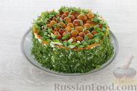 Фото приготовления рецепта: Слоёный салат с курицей, картофелем, морковью, сыром и грибами - шаг №14
