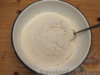 Фото приготовления рецепта: Закрытый песочный пирог с курицей и рисом - шаг №4
