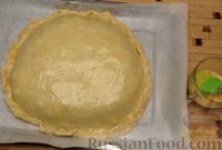 Фото приготовления рецепта: Закрытый песочный пирог с курицей и рисом - шаг №17