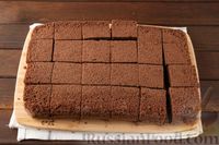 Фото приготовления рецепта: Шоколадный торт "Санчо Панчо" с кремом из сливок, сметаны и варёной сгущёнки - шаг №14