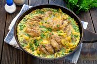 Фото приготовления рецепта: Курица с картошкой в яичной заливке (на сковороде) - шаг №18