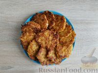 Фото приготовления рецепта: Картофельно-куриные оладьи с тыквой - шаг №12