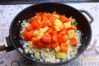 Фото приготовления рецепта: Куриный суп с лапшой и овощами - шаг №6