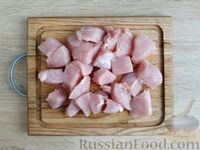 Фото приготовления рецепта: Филе индейки, тушенное с луком в сметанно-горчичном соусе - шаг №4