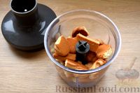 Фото приготовления рецепта: Творожный чизкейк с апельсиновым желе (без выпечки) - шаг №3