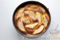 Фото приготовления рецепта: Яблочный пирог-пудинг - шаг №11