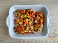Фото приготовления рецепта: Свинина, запечённая с яблоками и перцем - шаг №10