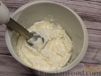 Фото приготовления рецепта: Желейный творожно-молочный торт с мандаринами (без выпечки) - шаг №3