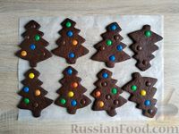 Фото приготовления рецепта: Шоколадное песочное печенье "Ёлочки" - шаг №14