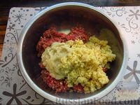 Фото приготовления рецепта: Мясные тефтели с булгуром в овощном соусе (на сковороде) - шаг №6