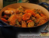 Фото к рецепту: Куриное мясо, тушенное с овощами в нежном соусе