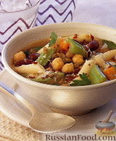 Фото к рецепту: Овощной суп с макаронами и бобами
