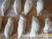 Фото приготовления рецепта: Жареные пирожки с картошкой (постные) - шаг №11