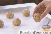 Фото приготовления рецепта: Песочное печенье с шоколадом - шаг №5