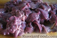 Фото приготовления рецепта: Слоеный салат с куриной печенью и грибами - шаг №6