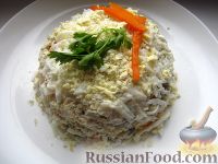 Фото приготовления рецепта: Слоеный салат с куриной печенью и грибами - шаг №13