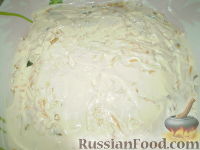 Фото приготовления рецепта: Салат куриный с черносливом "Оригинальный" - шаг №7