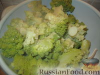 Фото приготовления рецепта: Цветная капуста, запеченная с соусом Морней - шаг №2